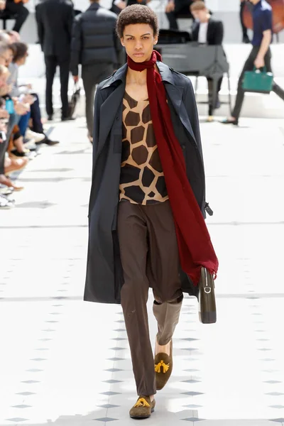 Look 19